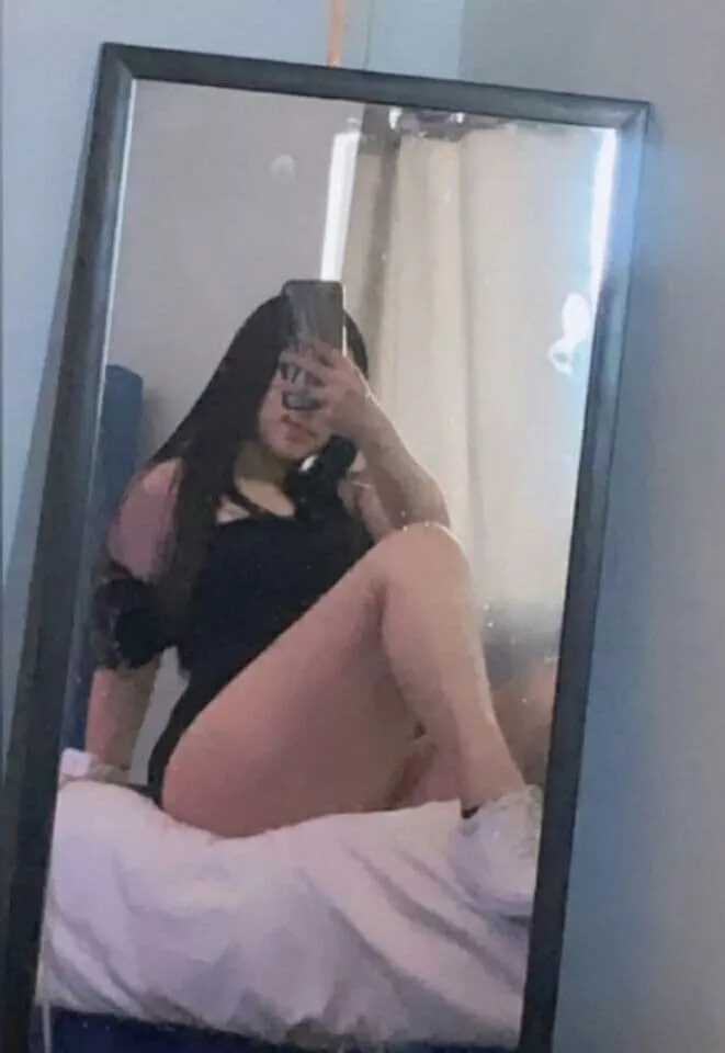 [F] I'm available hit me on Snapchat Emmarr024 I sell my nuds, sexting, custom vids and video calls. I do verify 💜Snap - Emmarr024 💜 posted by Emmarr24