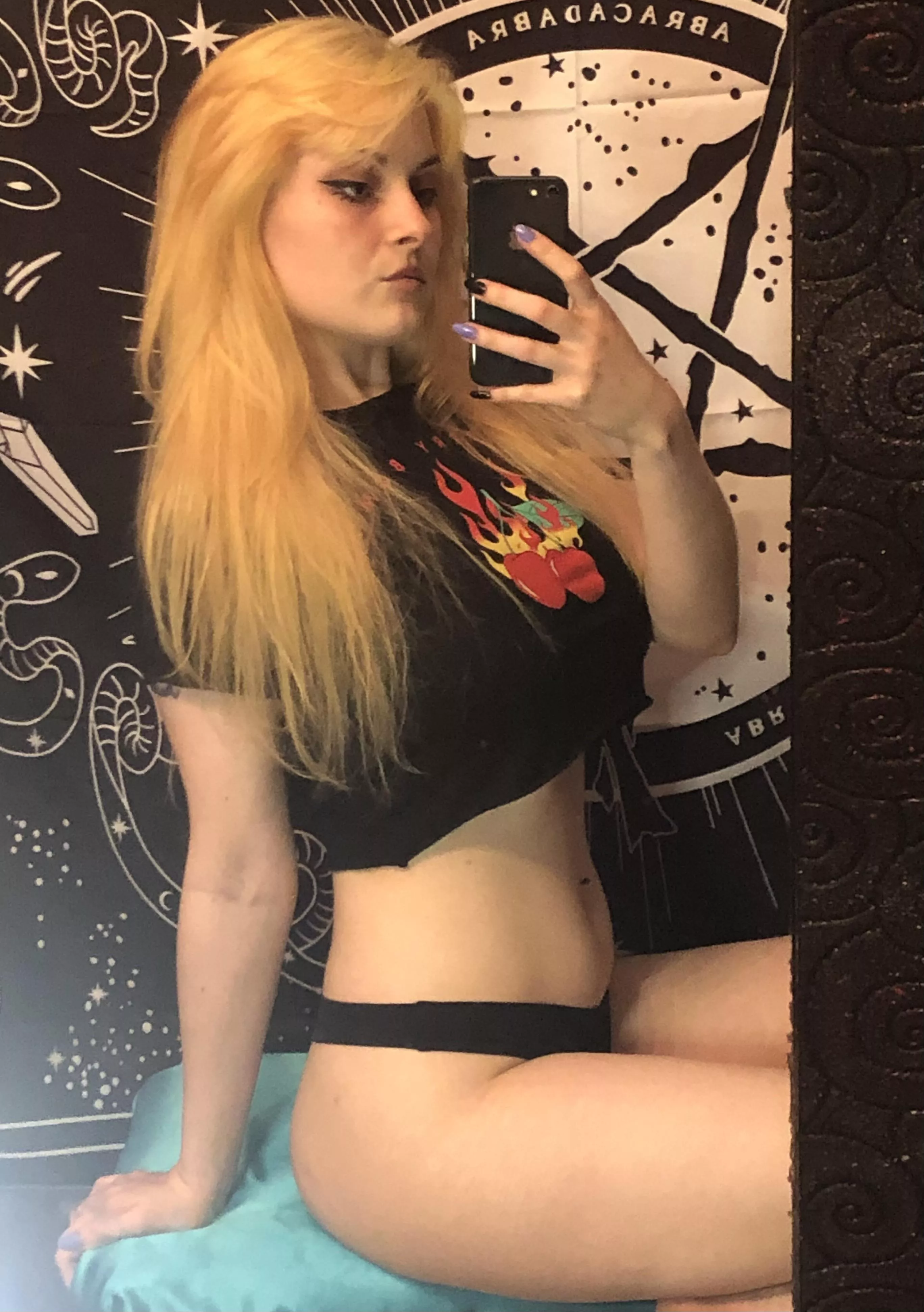 [F] I’m dyeing my hair tomorrow! I’m so excited 🖤 posted by Satan_ismyDaddy