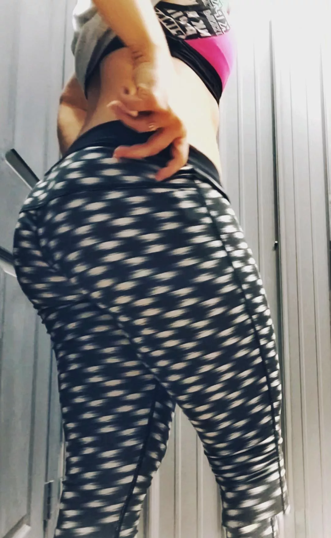 [F] It's an eye trickery posted by Nikkielliott87