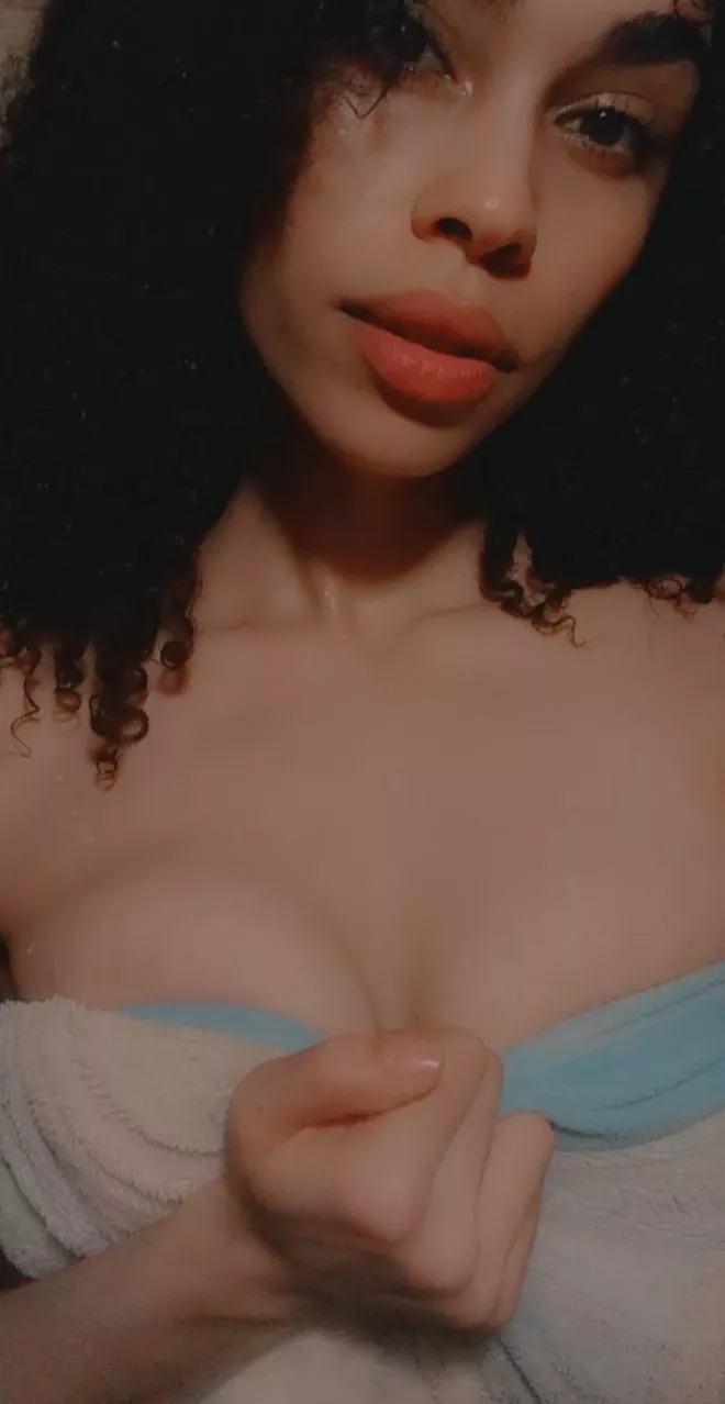 (f) let's chat 💕 posted by minnie04xo