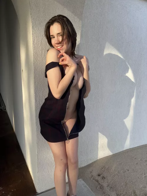 [F] my dress looks better on the ground ;) by artsybeautofficial