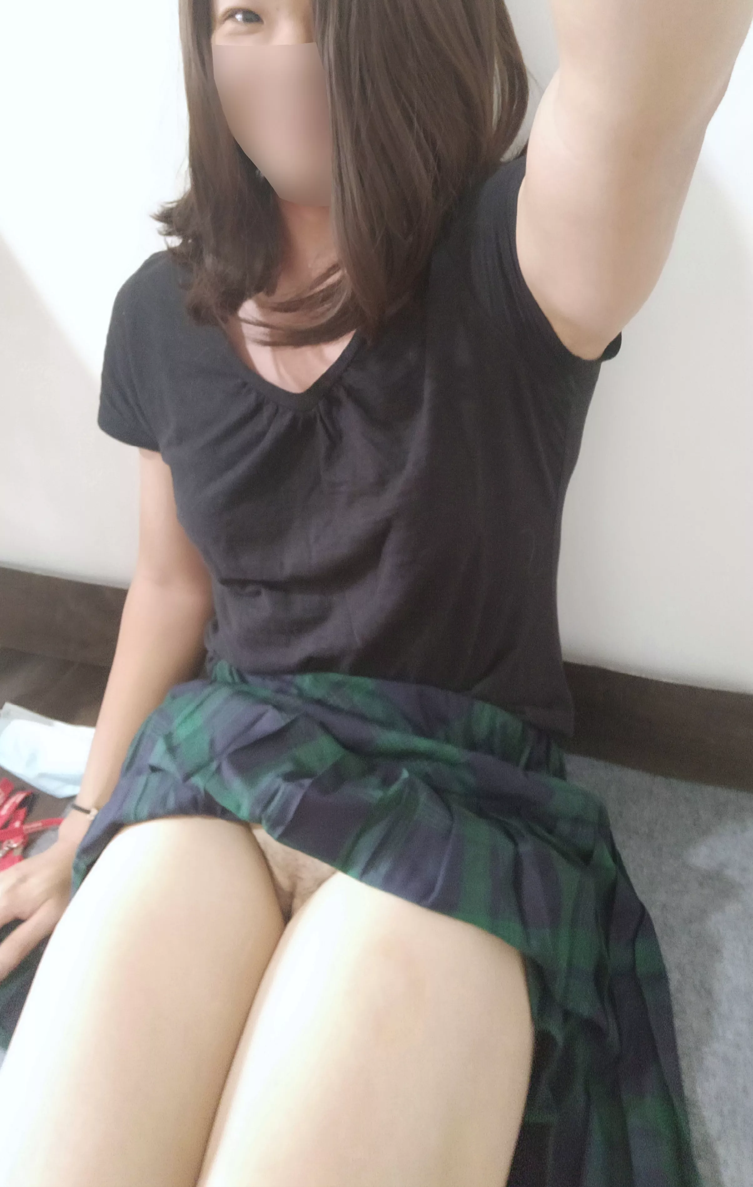 [F] One more from the meeting room, now I'm just wondering how often they shampoo the carpet in here 🤔🤭 posted by claritydares