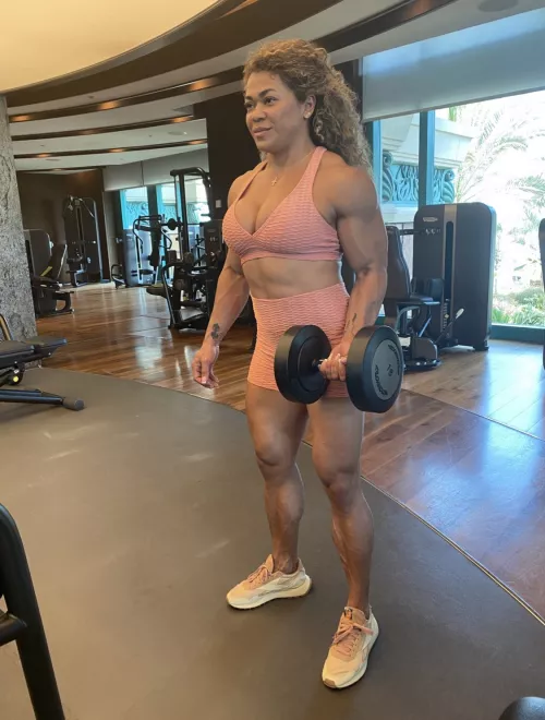 [f] pumping my 17in biceps by amymuscle