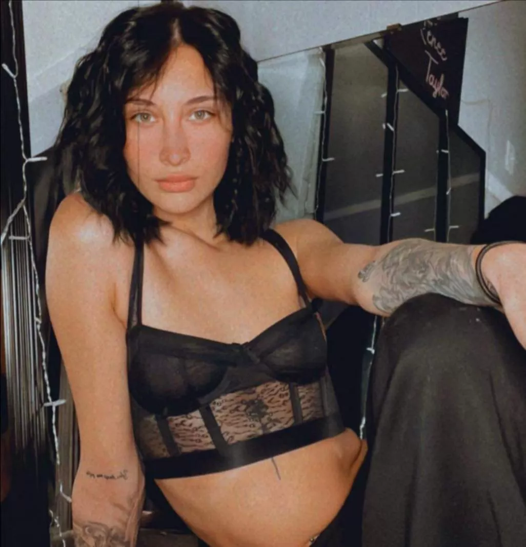 [f] send mommy some pics so I can have fun 😘😉 posted by MilfNcookes