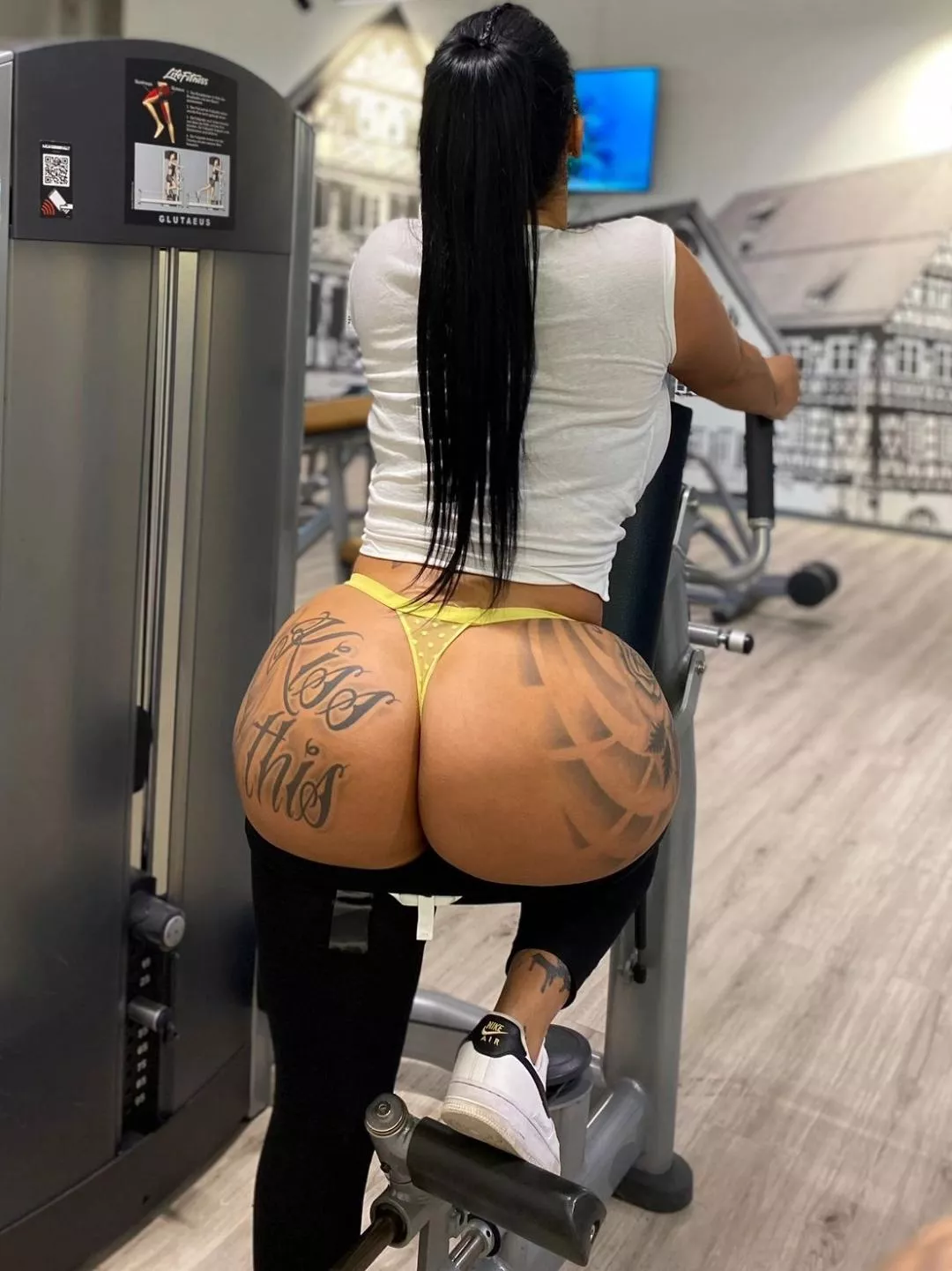 (F) should I print better with or without yoga pants? 🙈😛 posted by curvy-and-inked