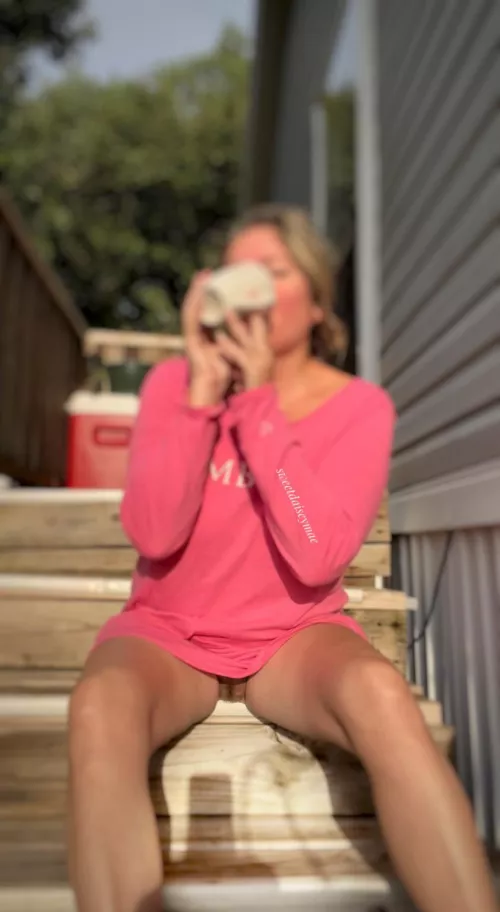 [F] Sittin’ in the morning sun… by sweetdaiseymae