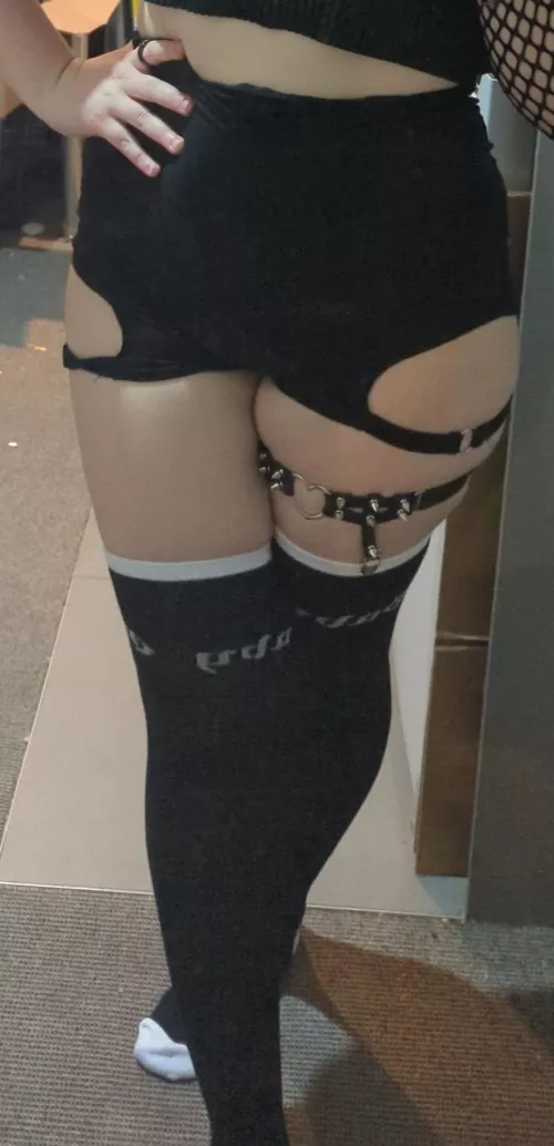 [F] Skull Crushin' Thighs ☠️ by AffectionateGoth