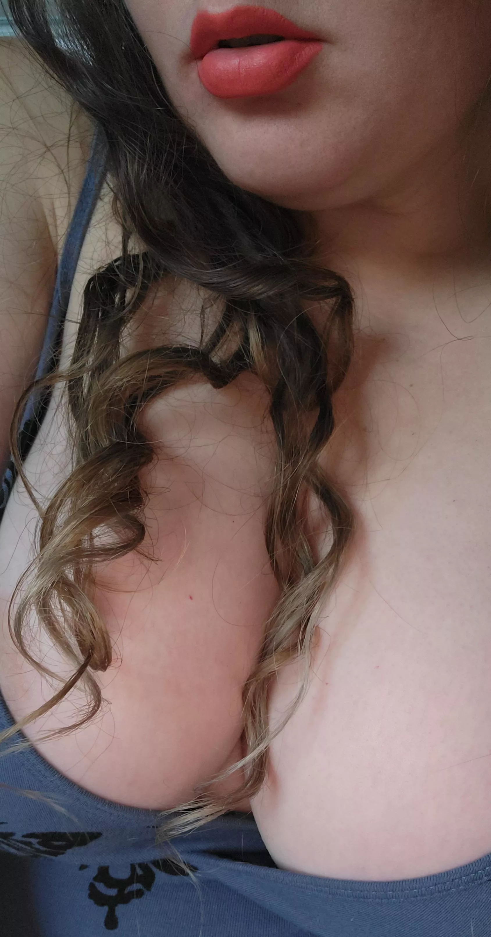 [F] So Kissable XOXO 💋 posted by Waistdeepcats