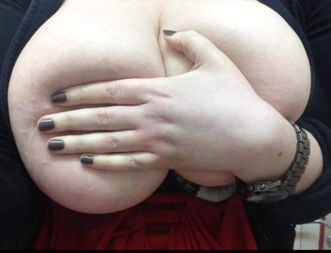 [f] someone come help me handle.. work? 👀 posted by MsAdalineGreen