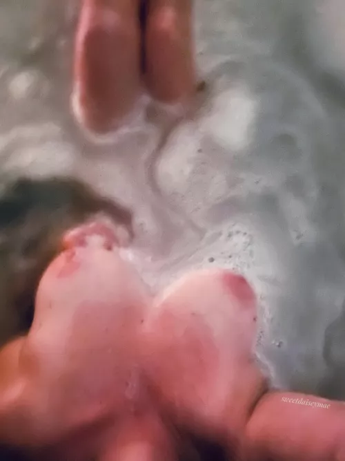 (F) Something that I gotta do… by sweetdaiseymae