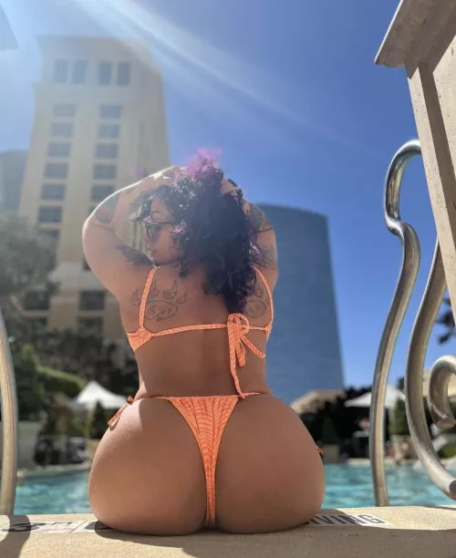 (F) Sun’s out buns out! 😘 by Solodarling704