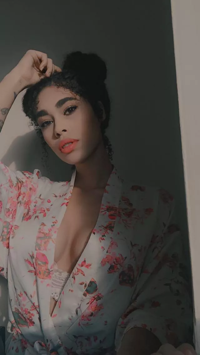 (f) thought I looked pretty 😌❤️ posted by minnie04xo