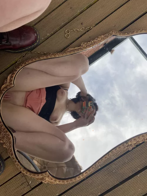 [F] Took a selfie before leaving by monixi