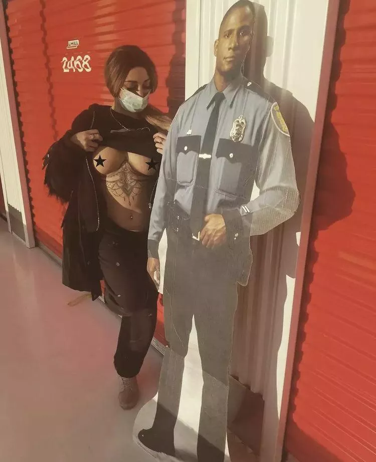 [F] Uhaul cant move because they dick so hard🥵🥵 posted by Ill_Worth_2631