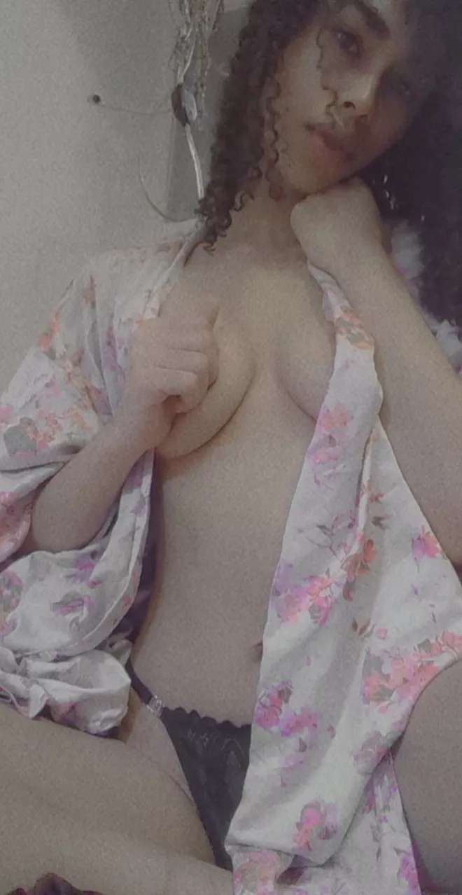 (f) video calls available 😍 posted by minnie04xo