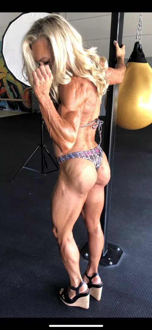 (F) we checking our glutes by tooBed