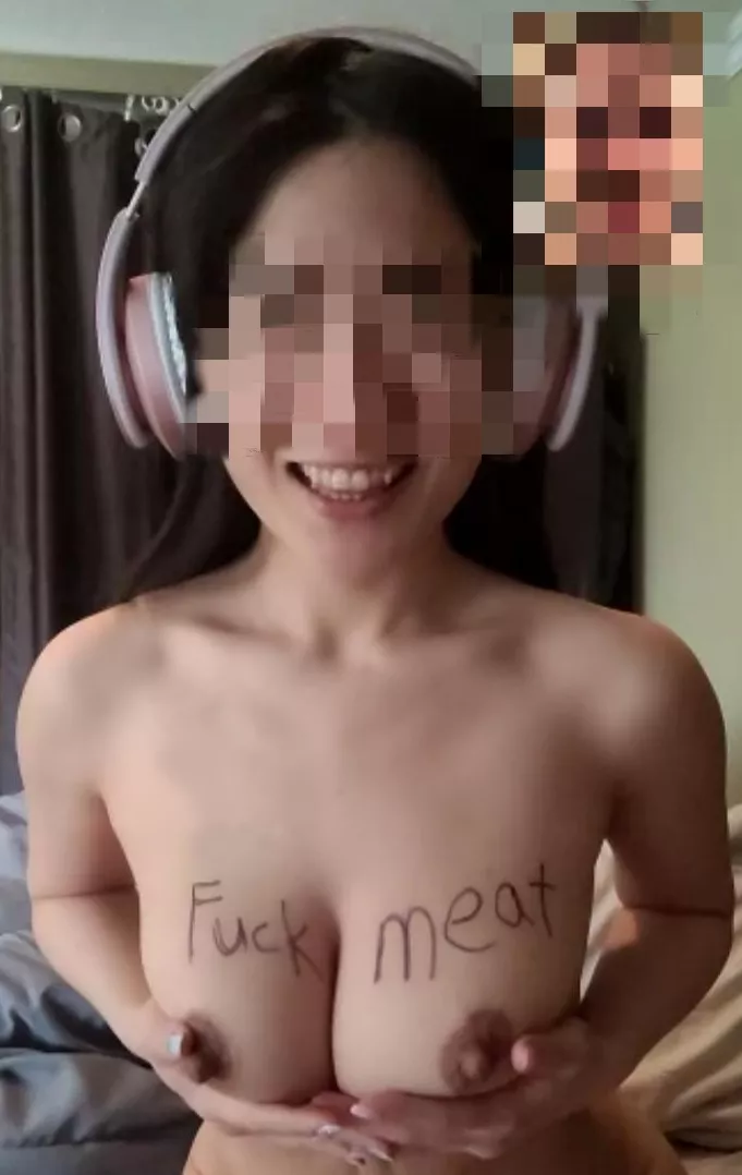 (F) Would I make a cute cam girl? What would you make me do on cam? posted by flopsy-babygirl