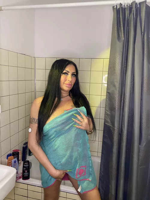 (f) would u join me in the shower??? by Leyla-lovely