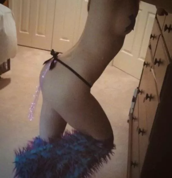 [F,19] What do you think of my outfit for the Okeechobee Music Festival? Maybe I should wear something more substantial… 🤔😅 posted by X0x02