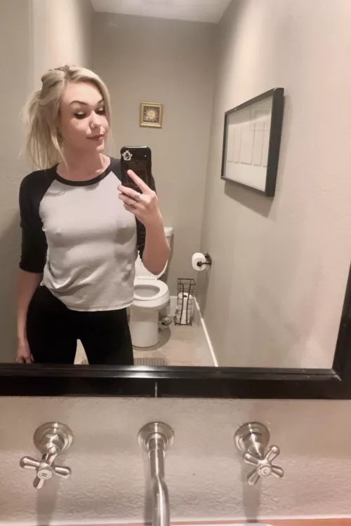 F25 new here just poppin in to say hi :-) by Strange_Purchase_802