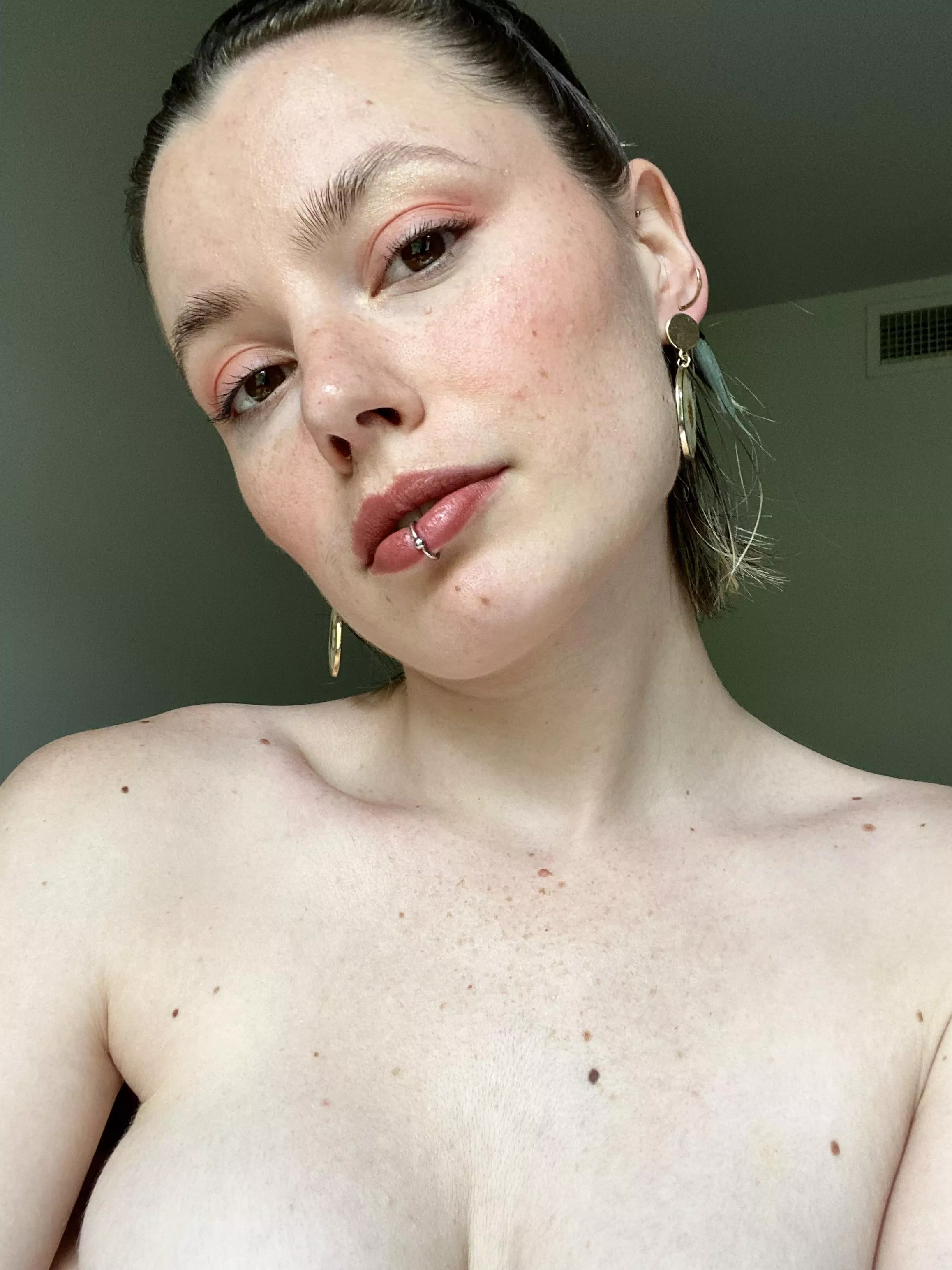 [F26] Feelin’ pink 💕 posted by CuriousCatieCat