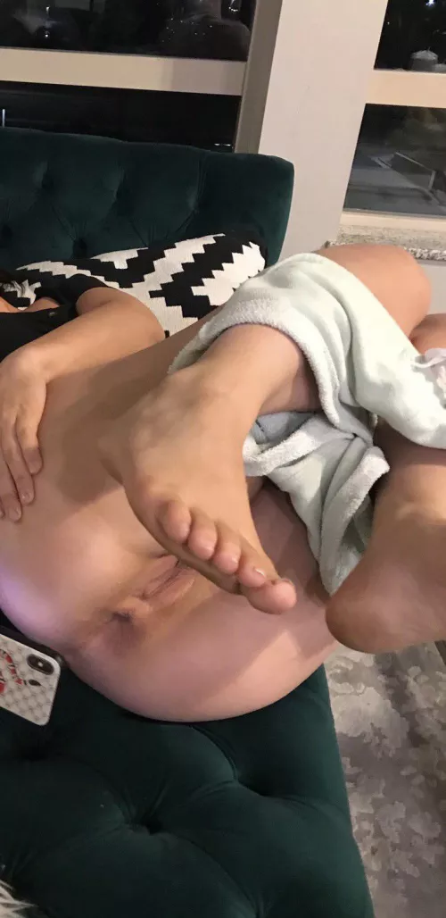 f(34) Hubby caught me trying to take a pic for you guys 😅 by ItalianaaBomba