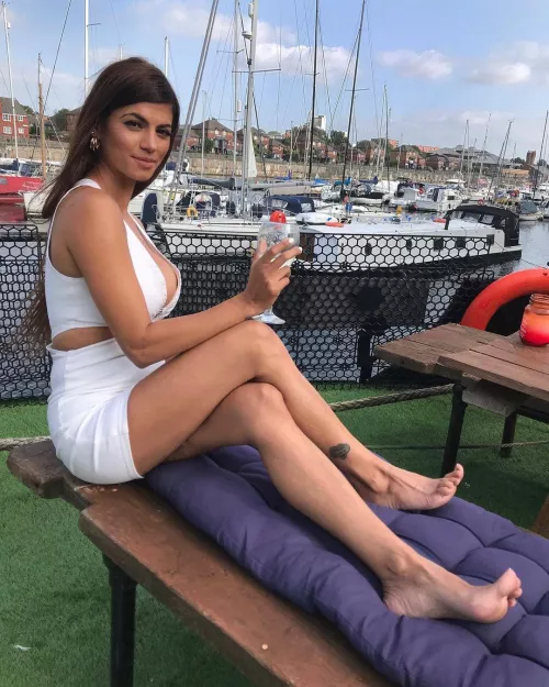 F40 indian British mom looking for IRL commands by indo-brit-Mom