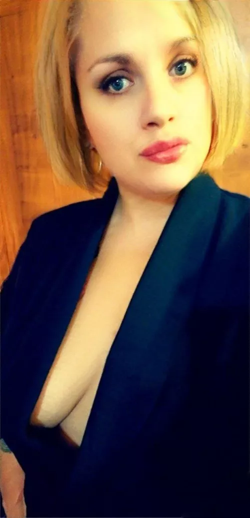 f40 would you date me by Sea_Site_853