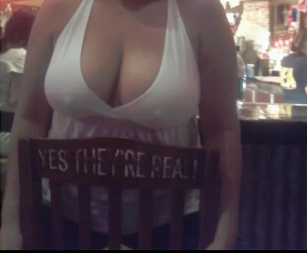 F45, braless in at a Vegas bar by HotJuicyKat