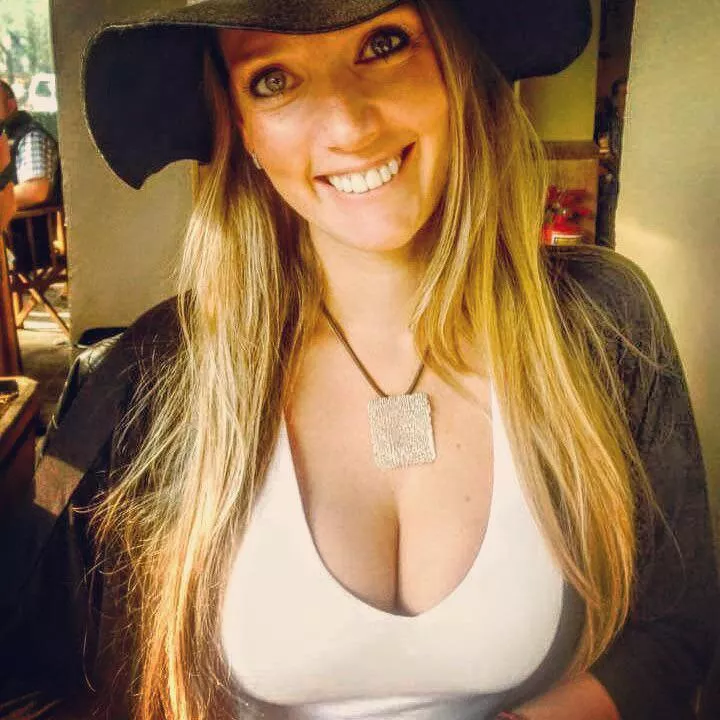 F46 Curvy Mexican posted by ThickCurvy