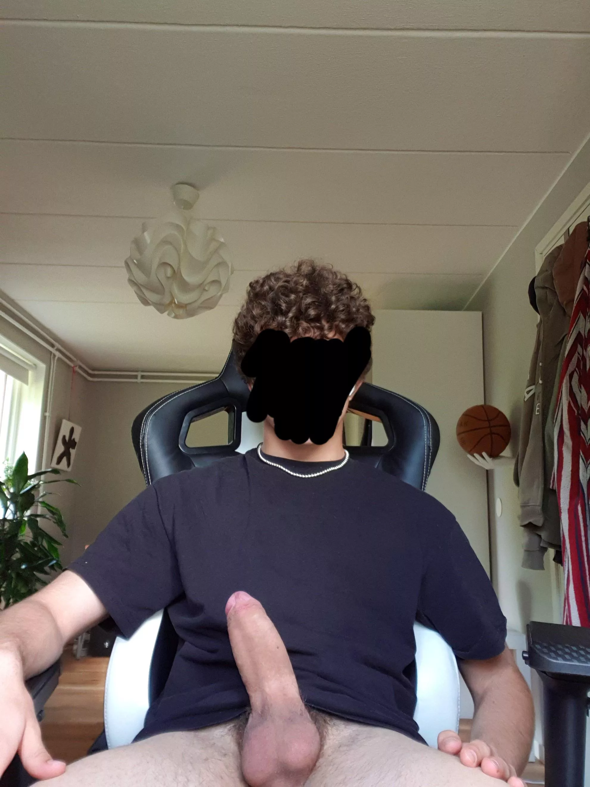 Face reveal? posted by bigwhitedick06