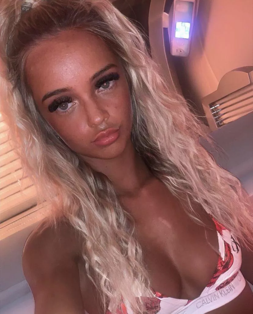 Fake tan chav posted by TheGyaldem0161