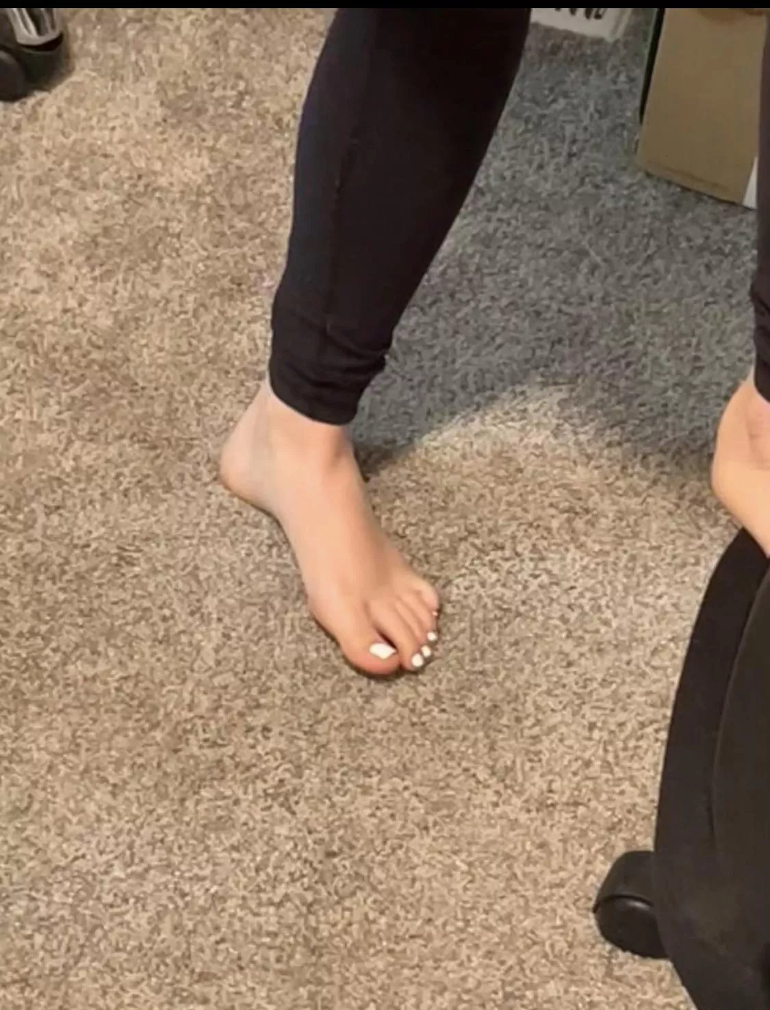 Family feet.. I’m really into my sisters feet. If you’re into family feet too let’s chat posted by That_Set_7279