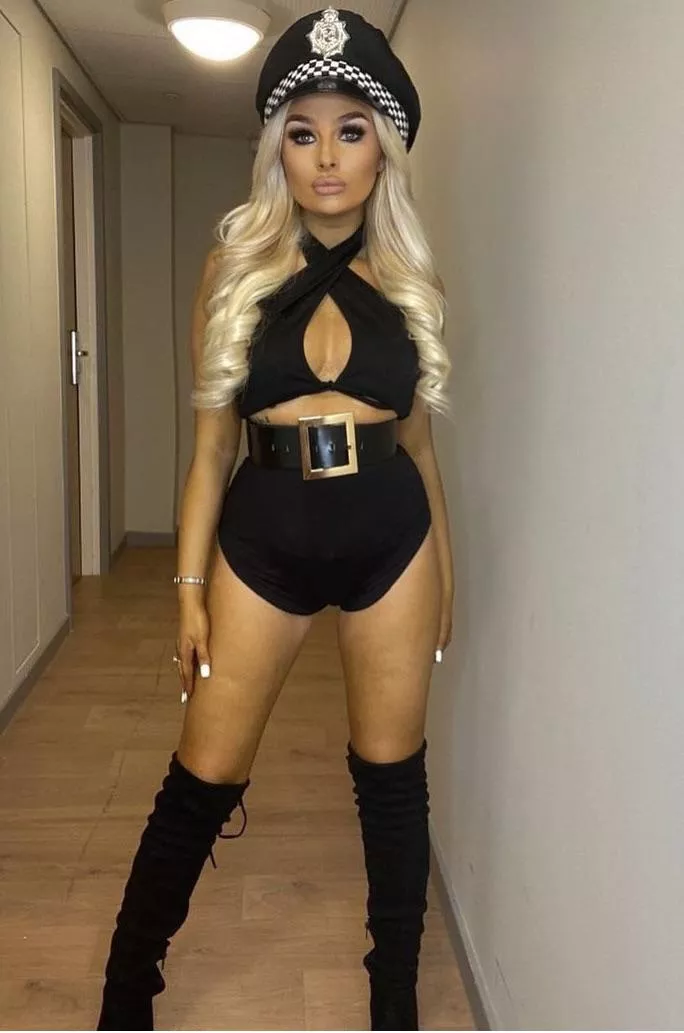 Fancy dress chav 🚓 posted by SatisfactionWaste114