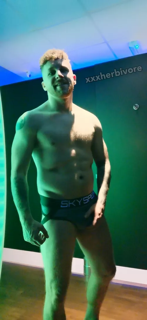 Fancy some cubicle fun? by XXXHERBIVORE