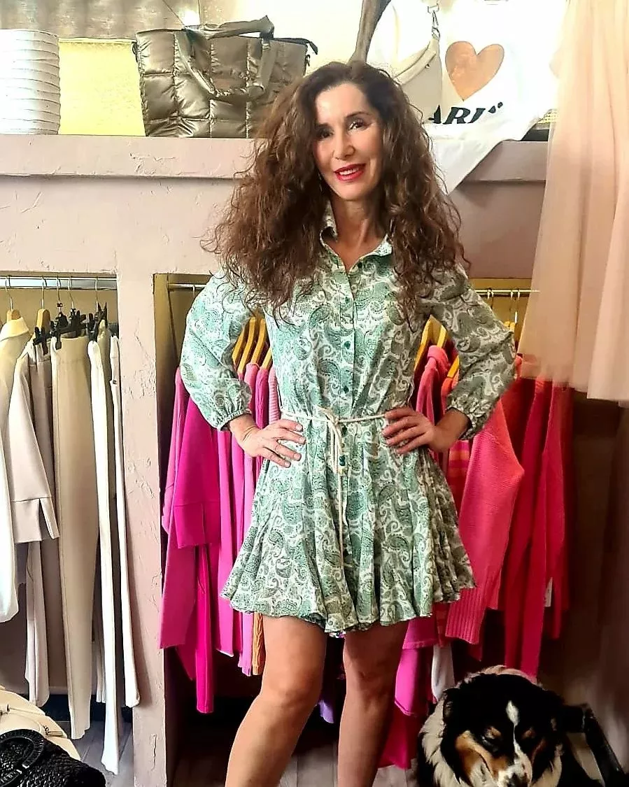 Fashionable GILF posted by gooningaccount