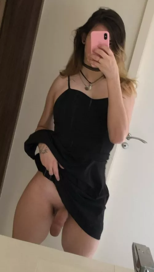 Fat cock under skirt by ellasmitherson