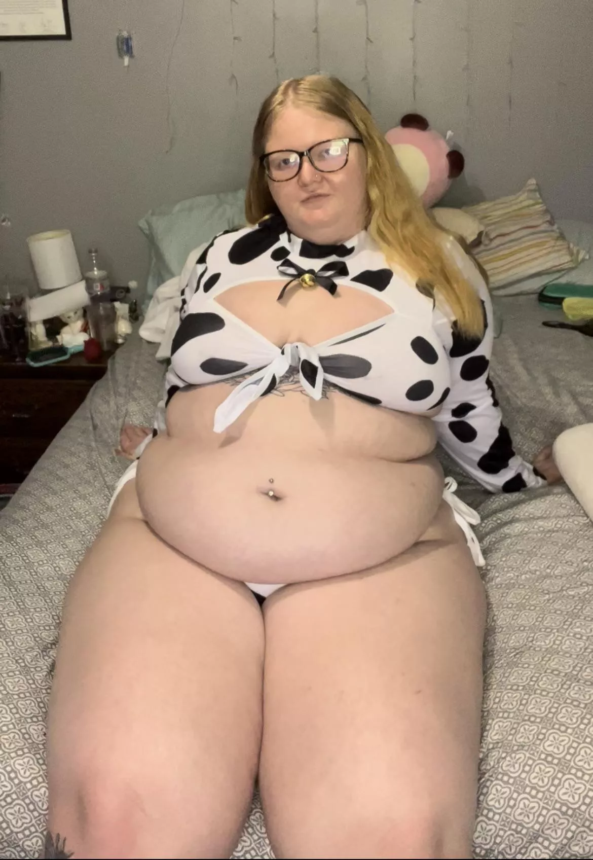 Fat cow ready to be used😘 posted by chubby_hannah