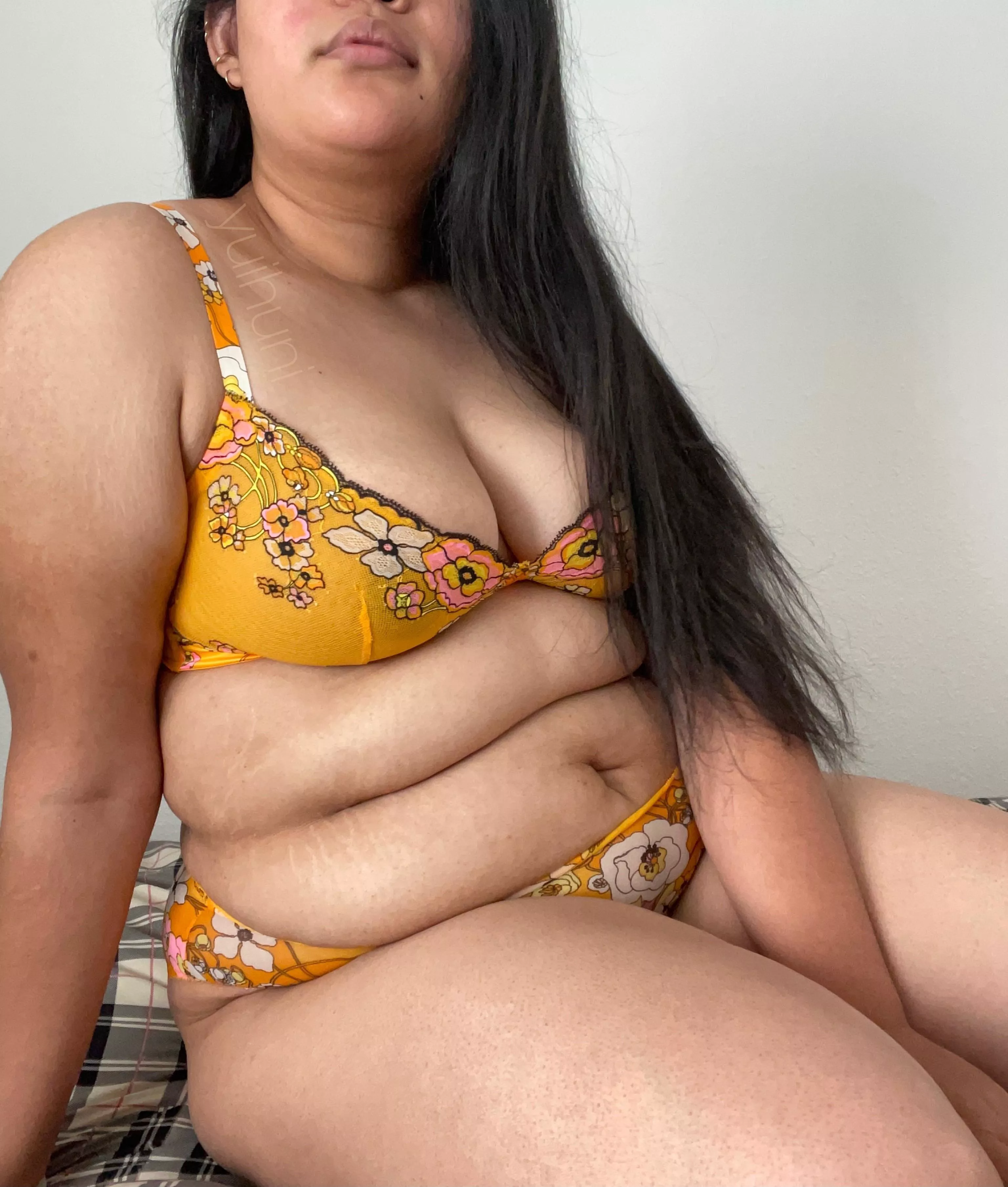 Feed me and tell me I’m pretty posted by Yuihuni