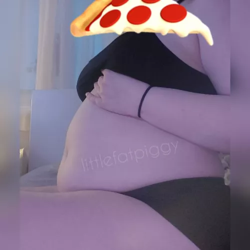 Feed me more than you think I'm able to eat 💋. by little_fatpiggy