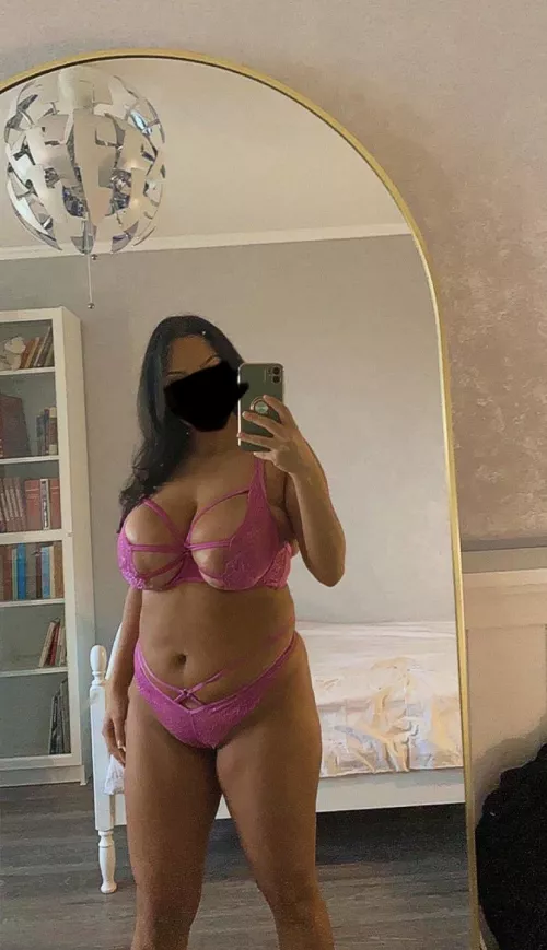 Feel pretty good in this. by aquariiandromedae