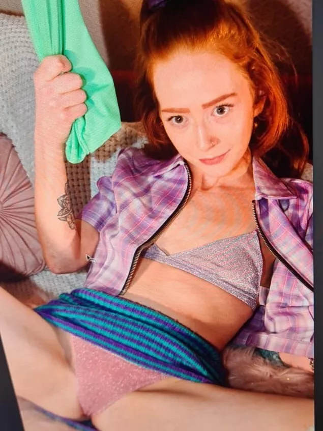 feelin' like a ginger geeky goddess in this shot👑🥰 posted by Littlered_2000