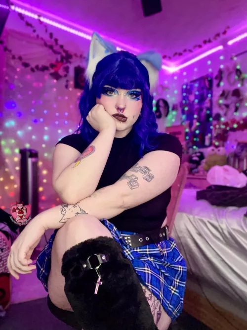 Feeling blue 💙 by peachylilgirll