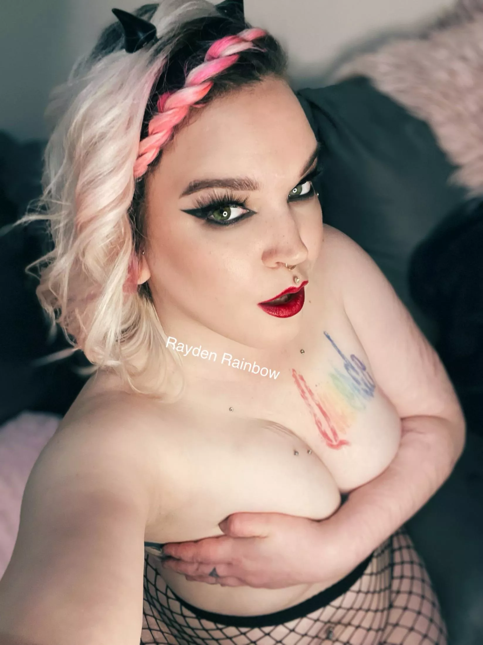 ❤️ feeling bored who wants to say hi? posted by RaydenRainbow