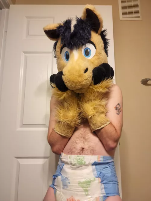 feeling cute by tye_the_pony