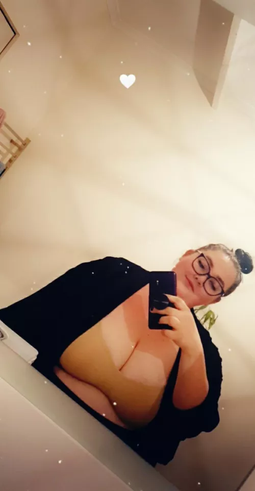 feeling cute 🥰🌻🖤 by ffentertainment