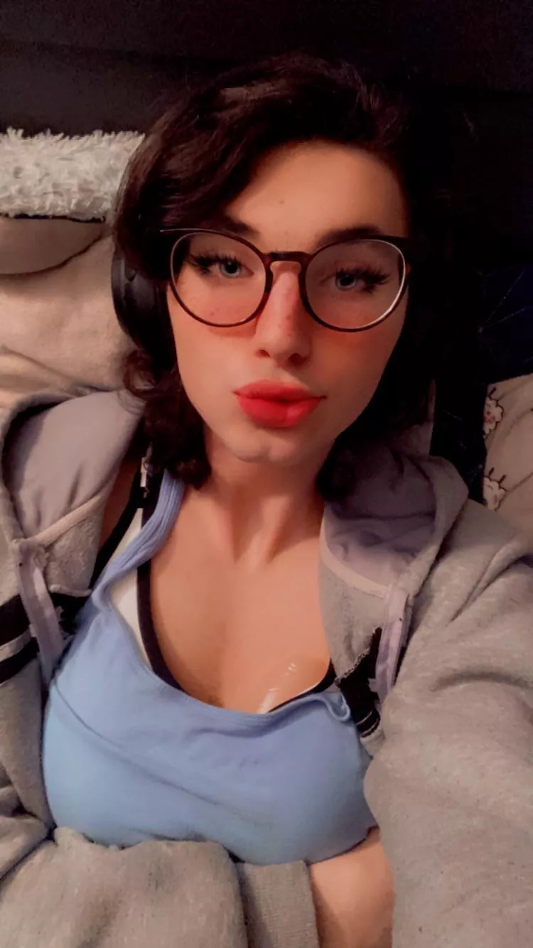 Feeling cute in my cozy outfit tonight :) posted by burnerboiiy