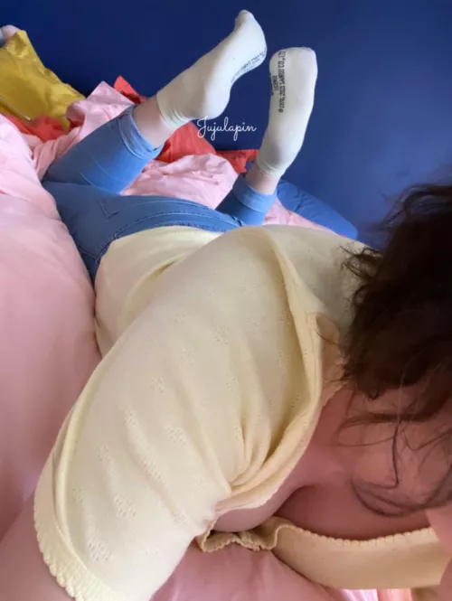 Feeling cute in yellow by jujulapin