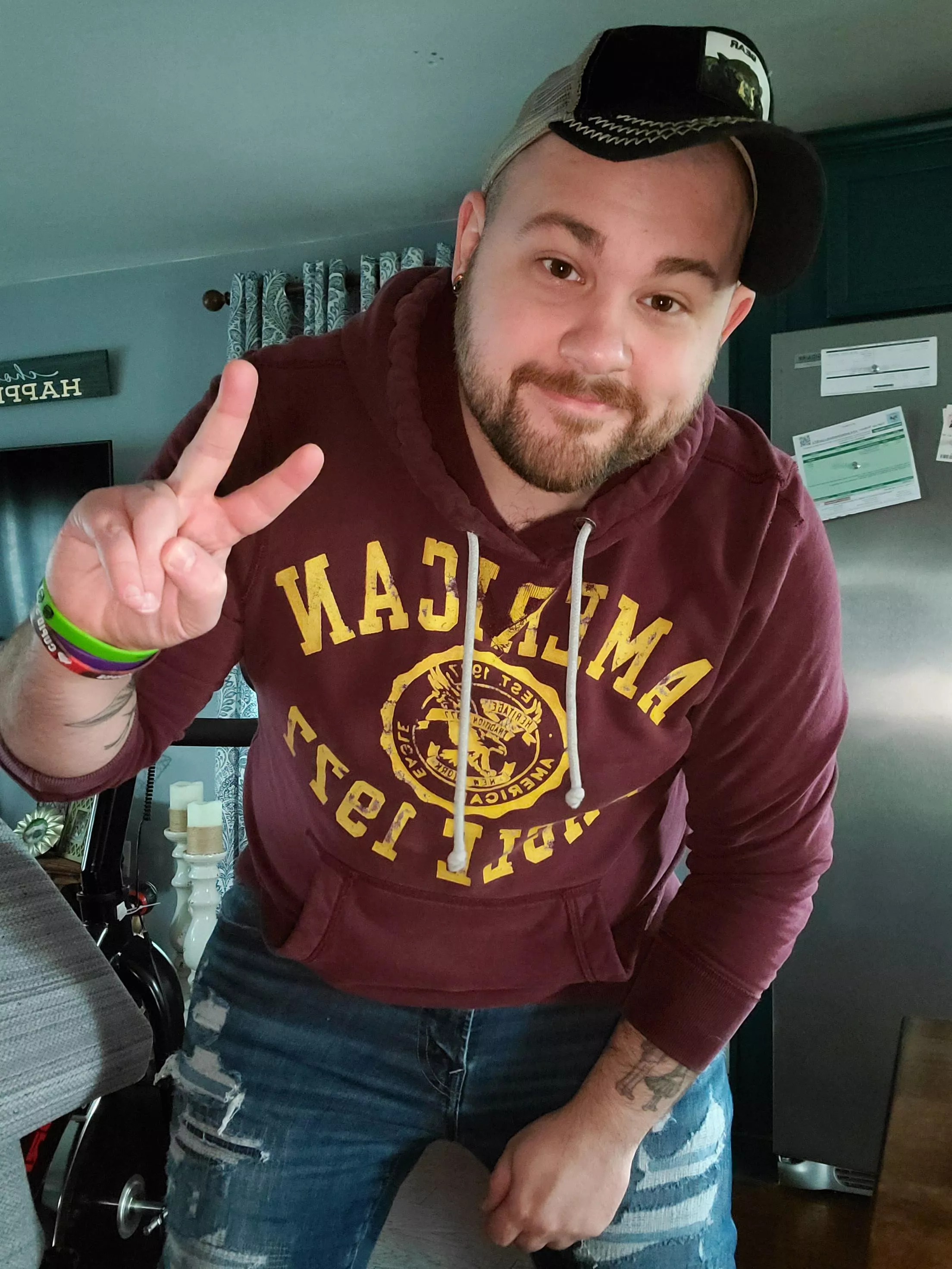 Feeling cute today, just saying hi 👋 posted by whaddupholmes_