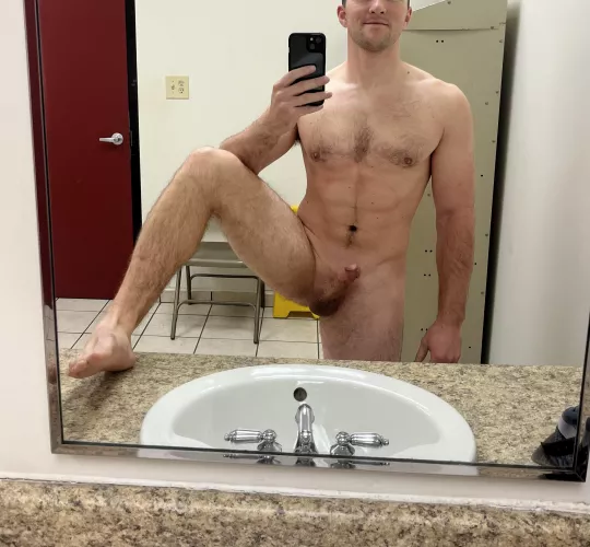 Feeling extra flexible after my workout😏 by FloridaMan1611